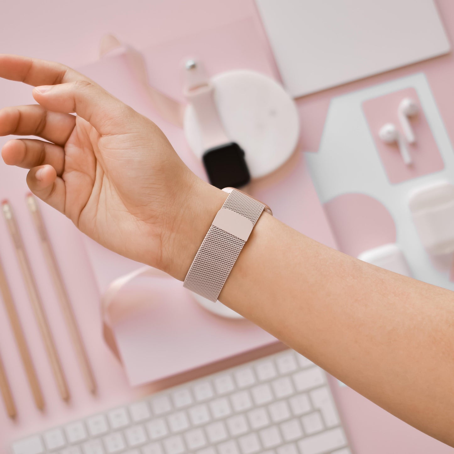 Magnetic Chain Apple Watch Strap - Powder Pink