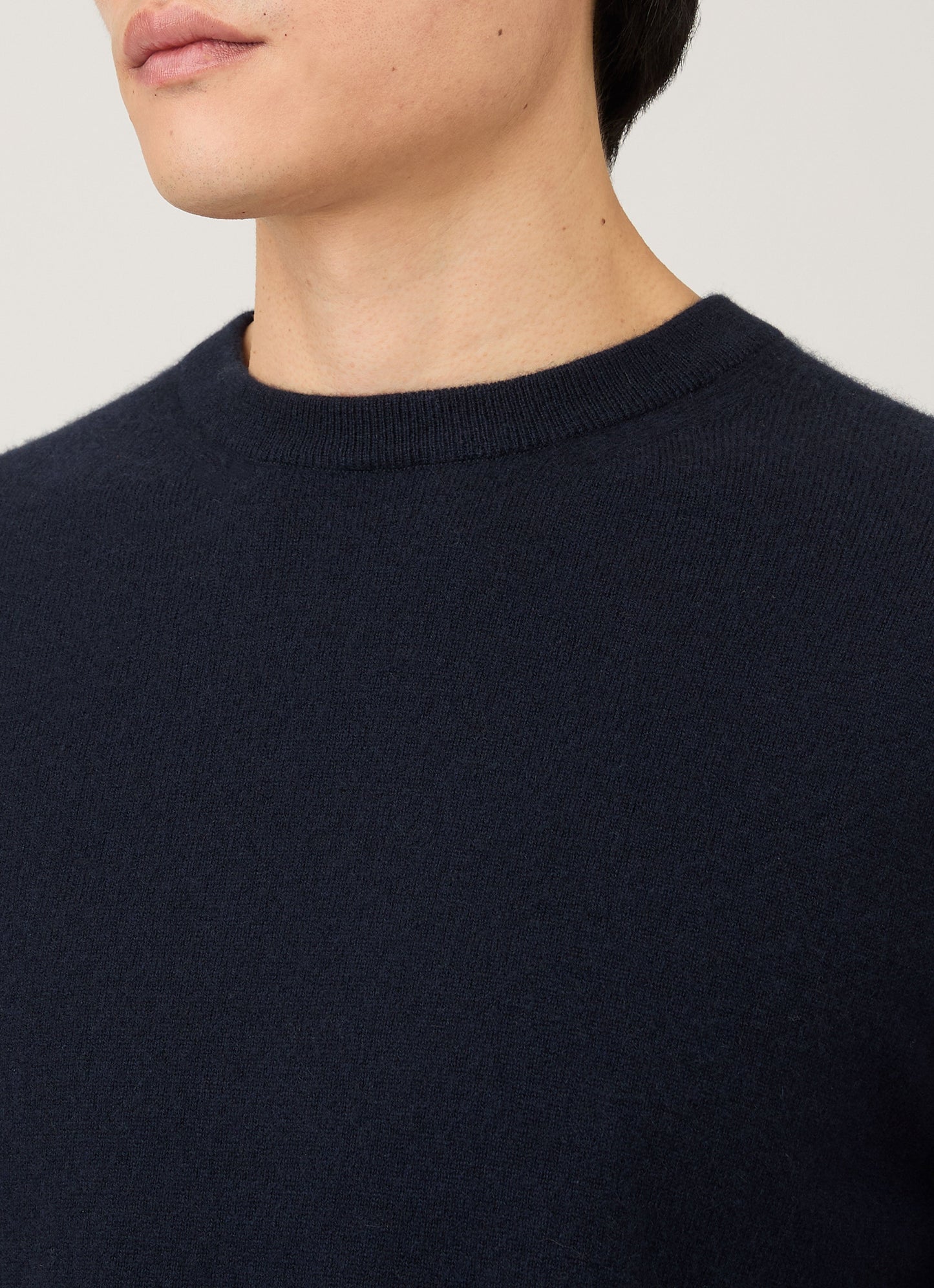 Mens Cashmere Crew Neck Jumper In Navy Mjum8291 Buaa
