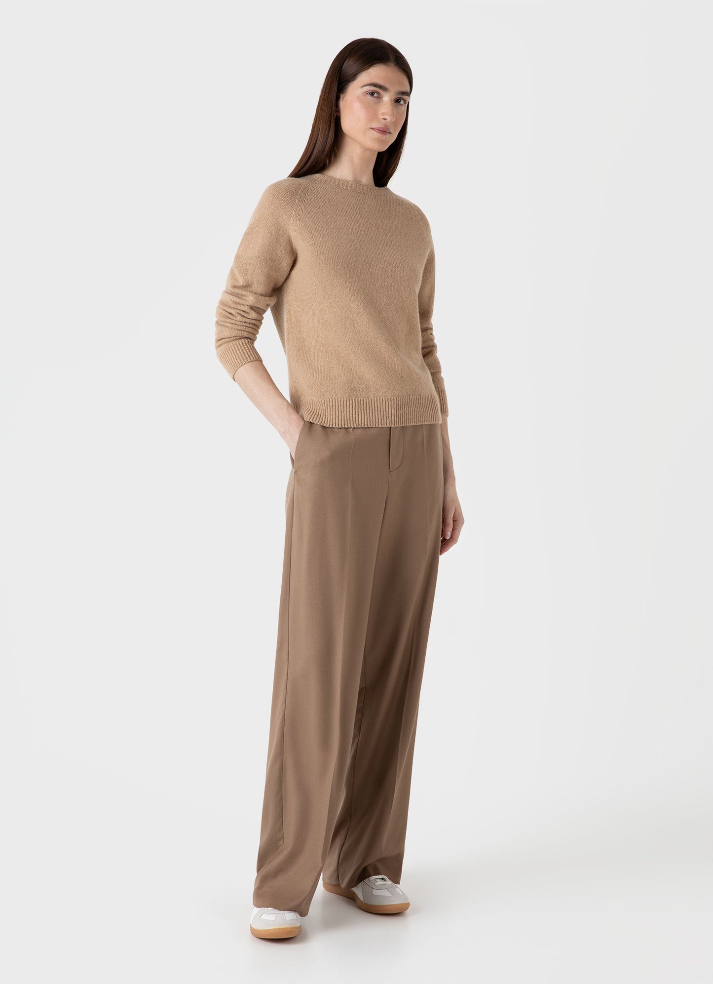 Womens Lambswool Crew Neck Jumper In Light Camel